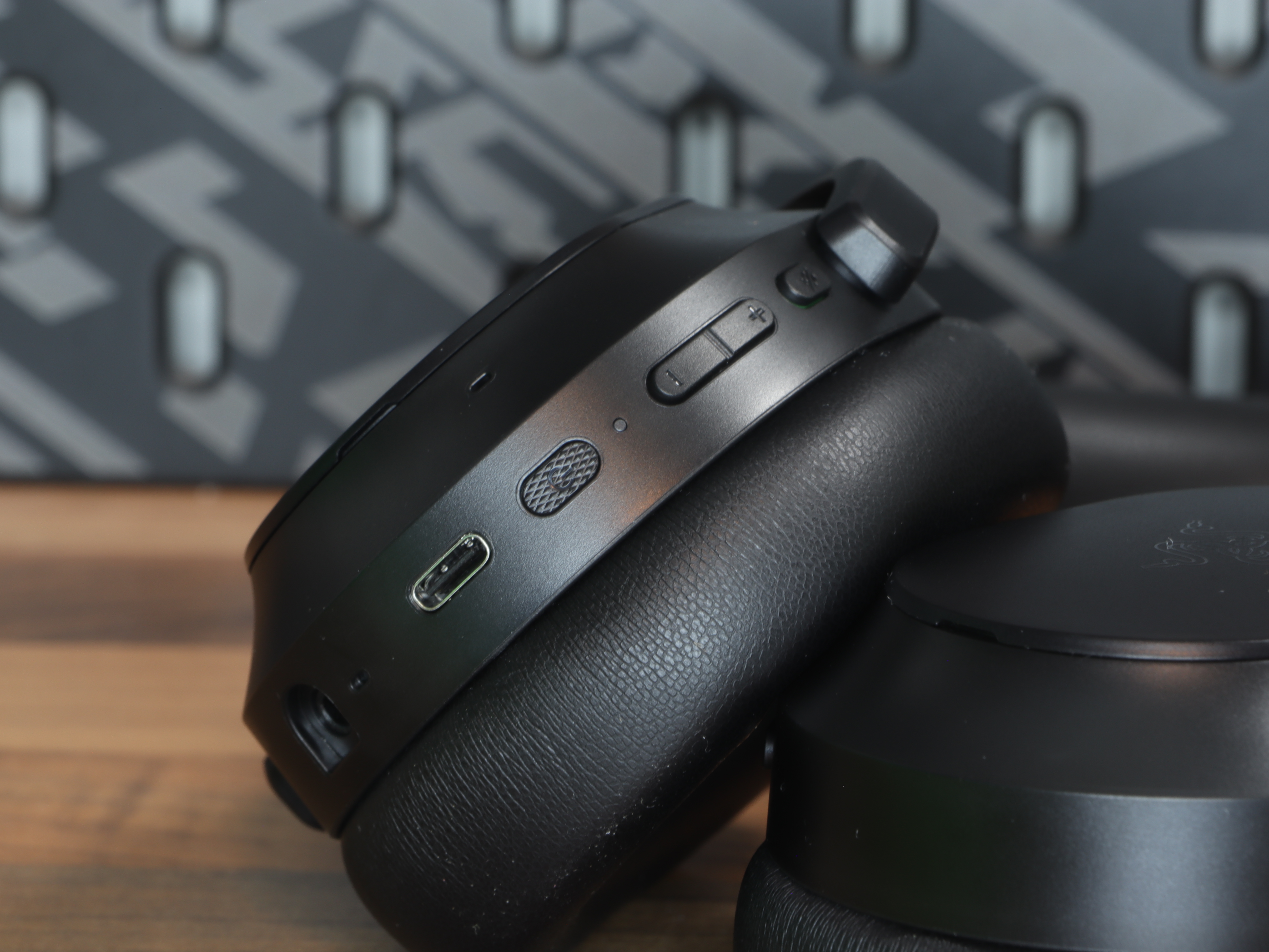 razer-barracuda-v2-pro-design.JPG